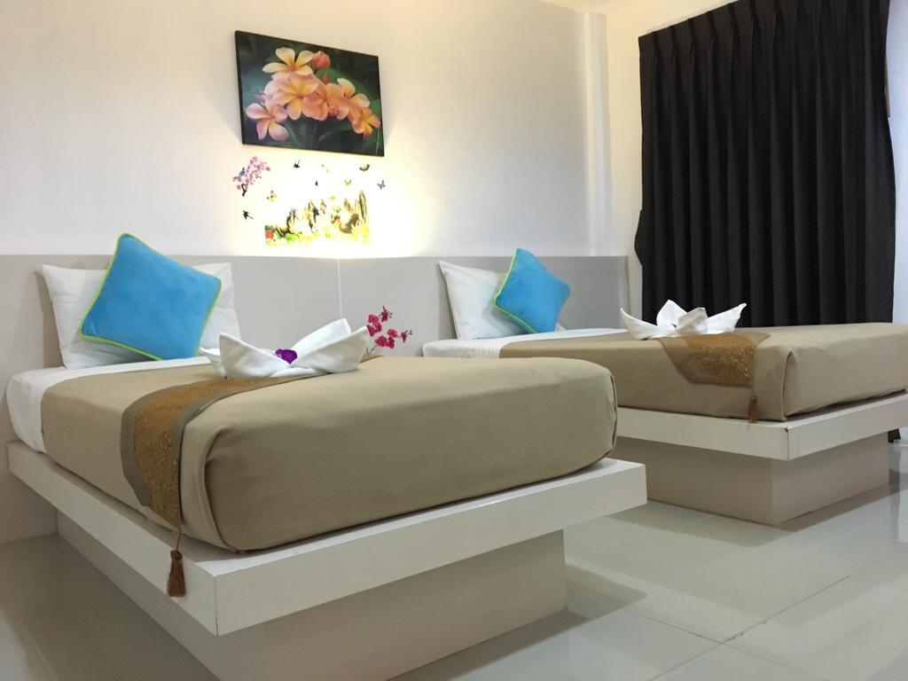 Phuthara Hostel Phuket Exterior photo