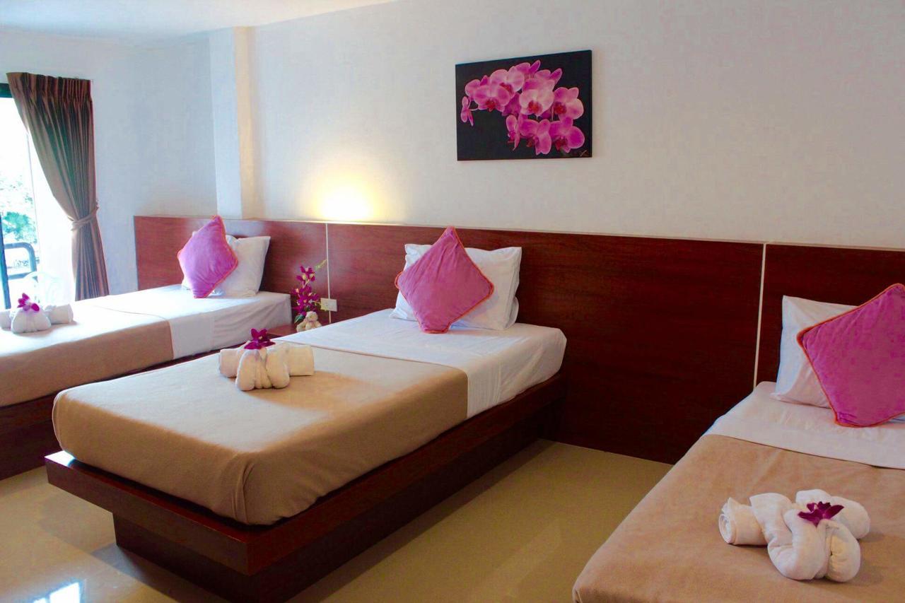 Phuthara Hostel Phuket Exterior photo